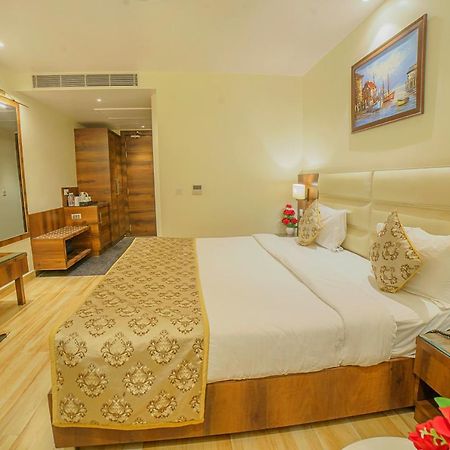 Allāhābād Junction Hotel Hira Inn-10Mins From Railway Station & Bus Station מראה חיצוני תמונה