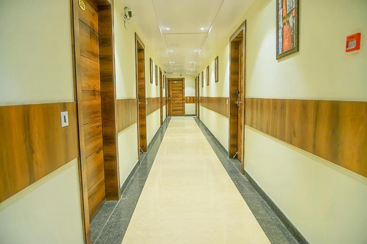Allāhābād Junction Hotel Hira Inn-10Mins From Railway Station & Bus Station מראה חיצוני תמונה