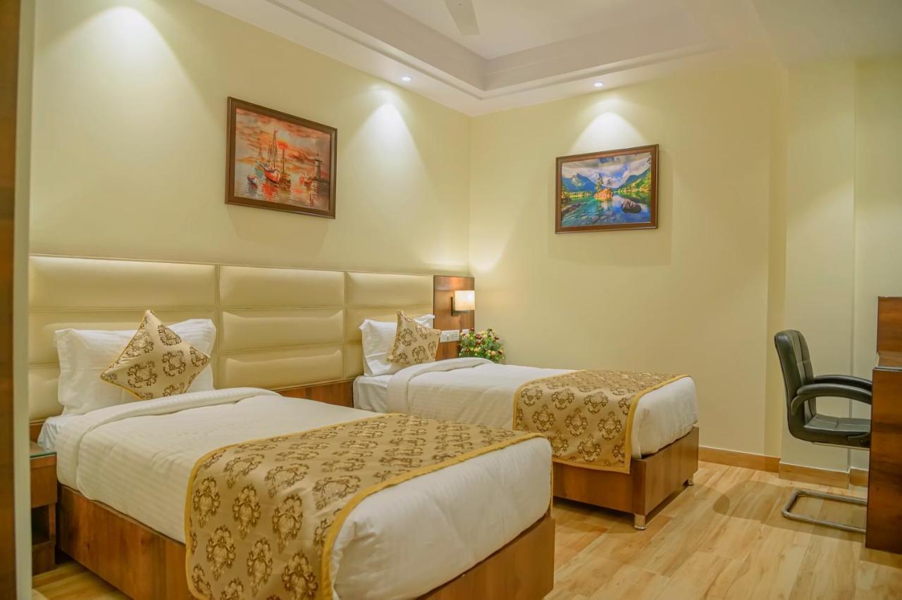Allāhābād Junction Hotel Hira Inn-10Mins From Railway Station & Bus Station מראה חיצוני תמונה