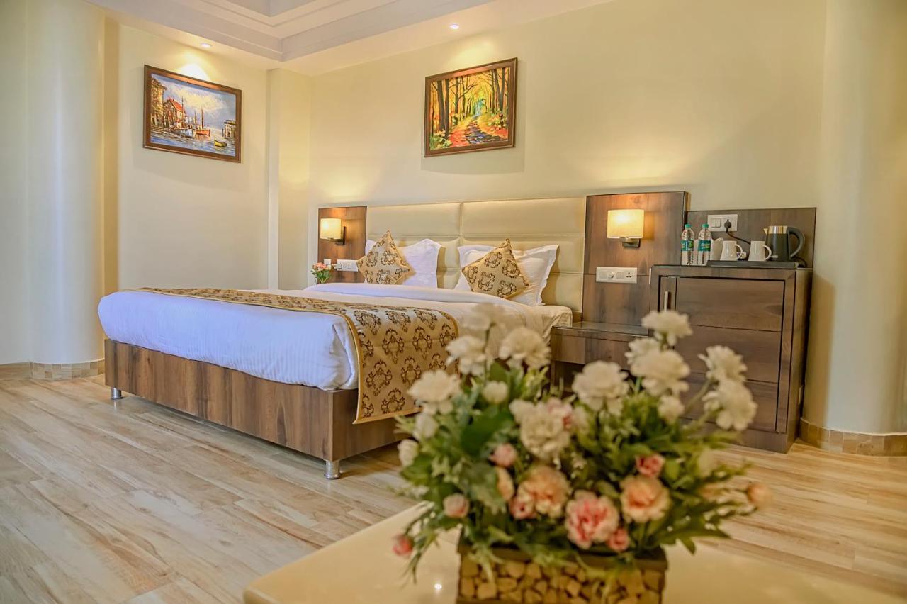 Allāhābād Junction Hotel Hira Inn-10Mins From Railway Station & Bus Station מראה חיצוני תמונה