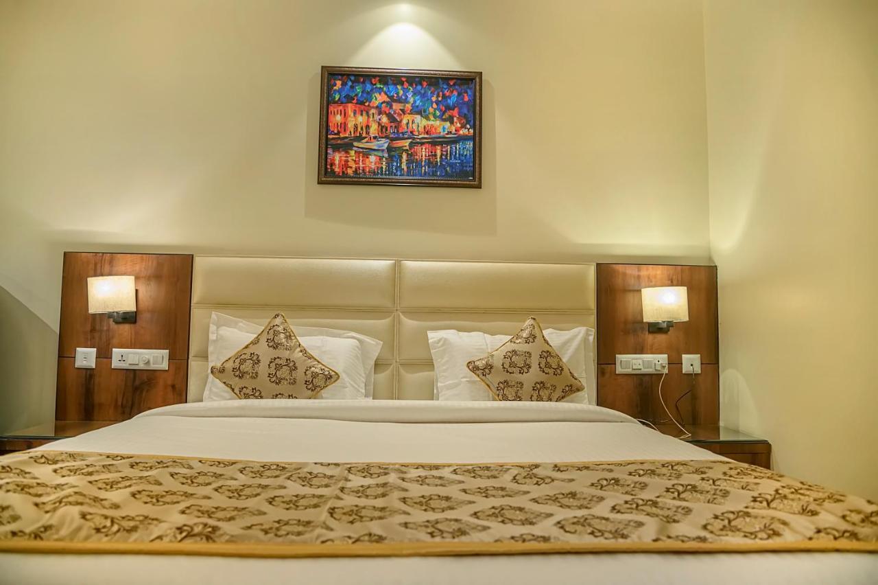 Allāhābād Junction Hotel Hira Inn-10Mins From Railway Station & Bus Station מראה חיצוני תמונה