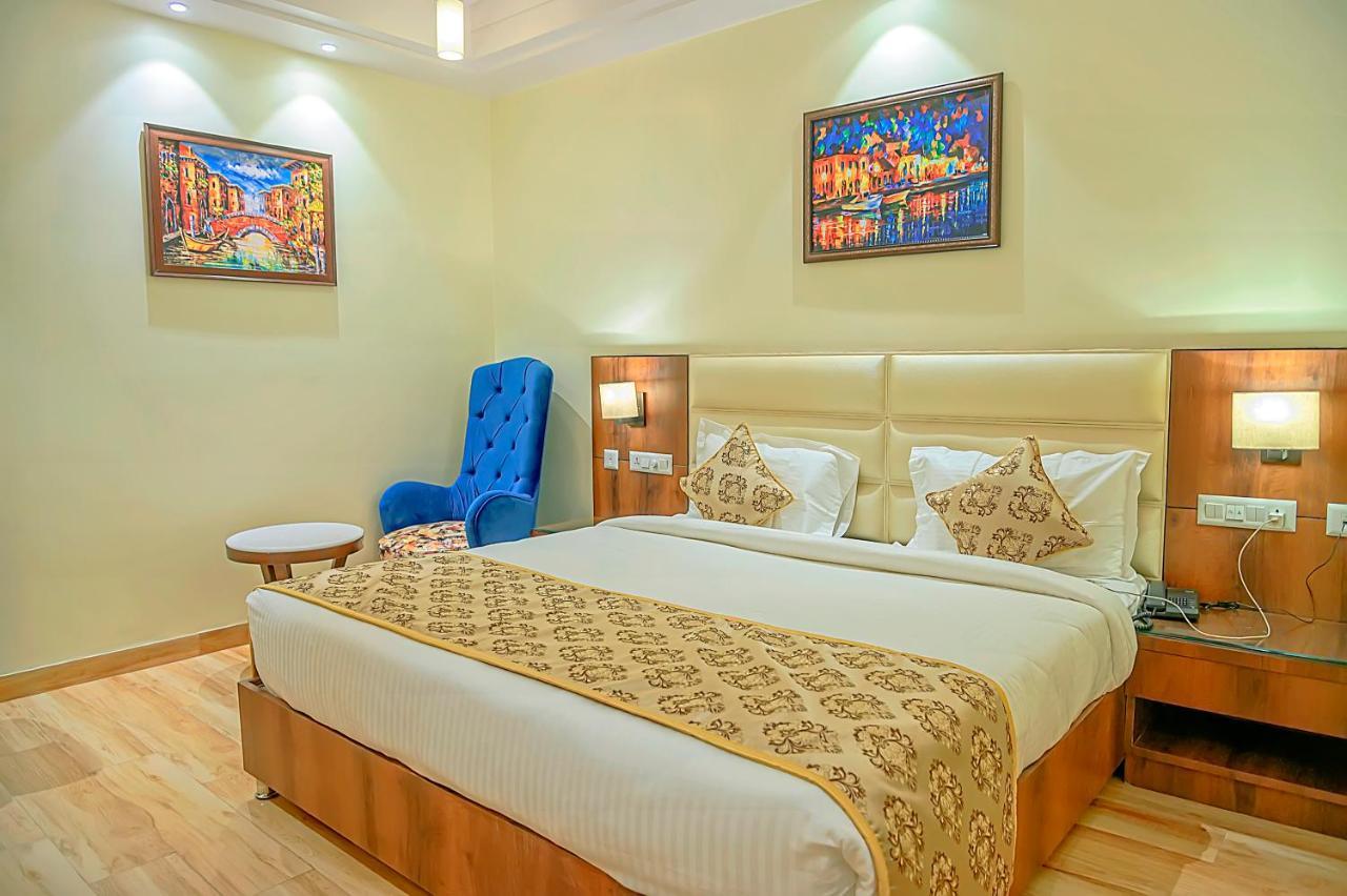 Allāhābād Junction Hotel Hira Inn-10Mins From Railway Station & Bus Station מראה חיצוני תמונה