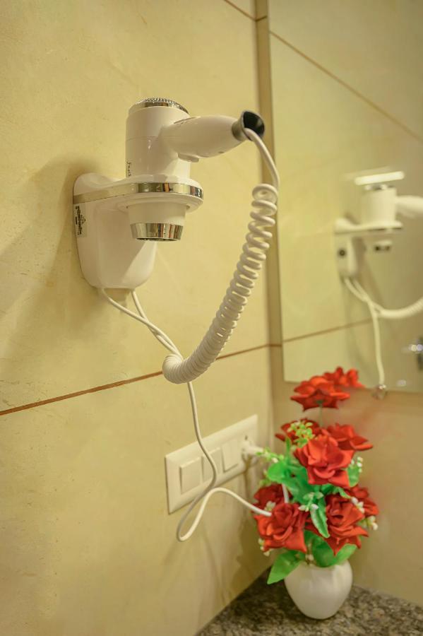 Allāhābād Junction Hotel Hira Inn-10Mins From Railway Station & Bus Station מראה חיצוני תמונה