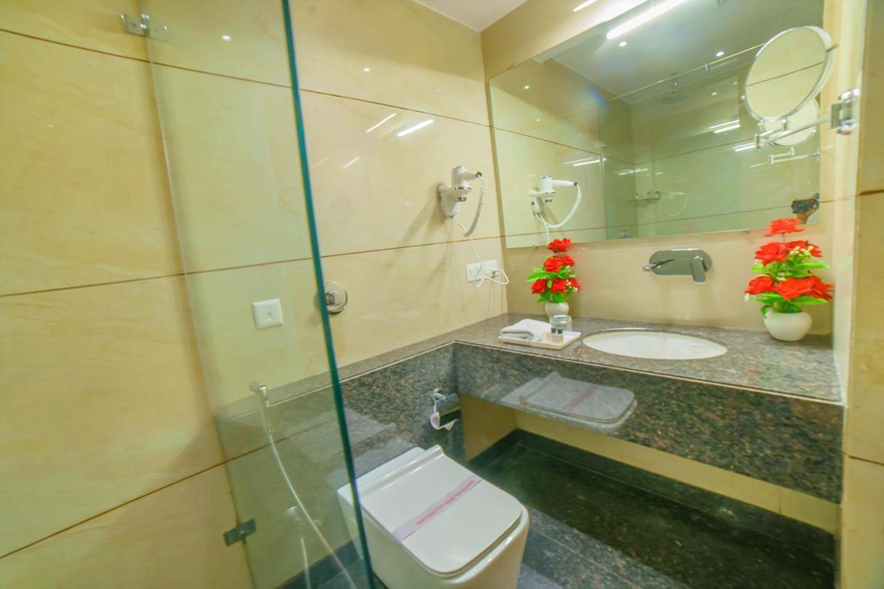 Allāhābād Junction Hotel Hira Inn-10Mins From Railway Station & Bus Station מראה חיצוני תמונה