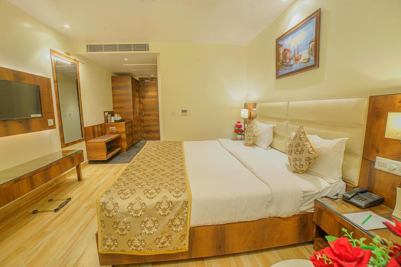 Allāhābād Junction Hotel Hira Inn-10Mins From Railway Station & Bus Station מראה חיצוני תמונה