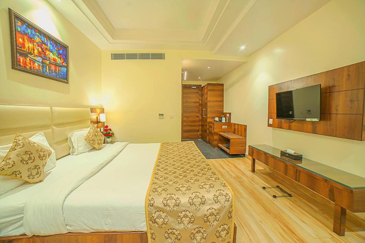 Allāhābād Junction Hotel Hira Inn-10Mins From Railway Station & Bus Station מראה חיצוני תמונה